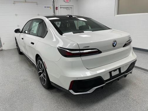 2025 BMW 740 i xDrive