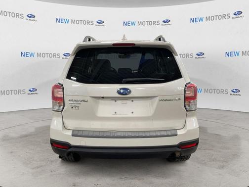 Crystal White Pearl 2018 Subaru Forester 2.5i Premium