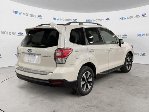 Crystal White Pearl 2018 Subaru Forester 2.5i Premium