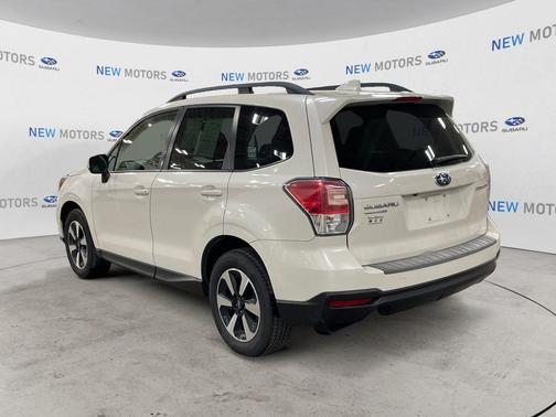 Crystal White Pearl 2018 Subaru Forester 2.5i Premium