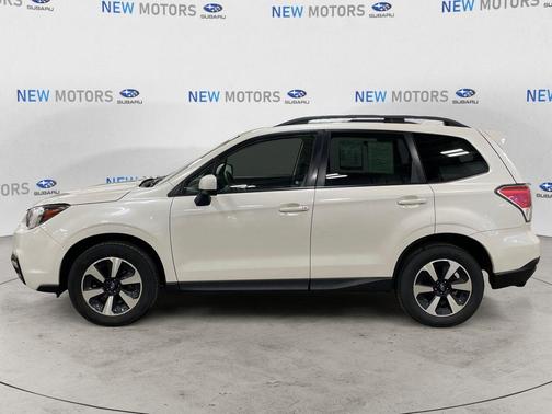 Crystal White Pearl 2018 Subaru Forester 2.5i Premium