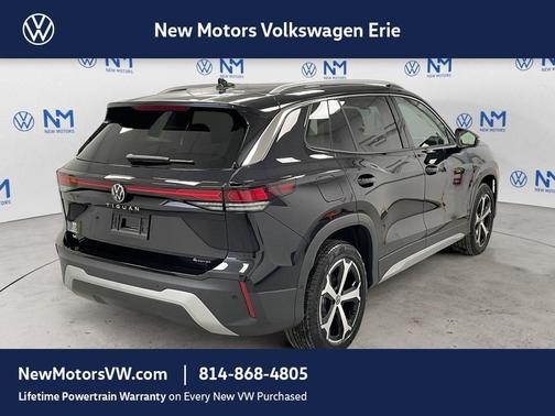 Deep Black Pearl Effect 2026 Volkswagen Tiguan 2.0T SE