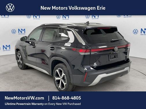 Deep Black Pearl Effect 2026 Volkswagen Tiguan 2.0T SE
