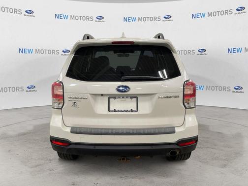 Crystal White Pearl 2018 Subaru Forester 2.5i Touring
