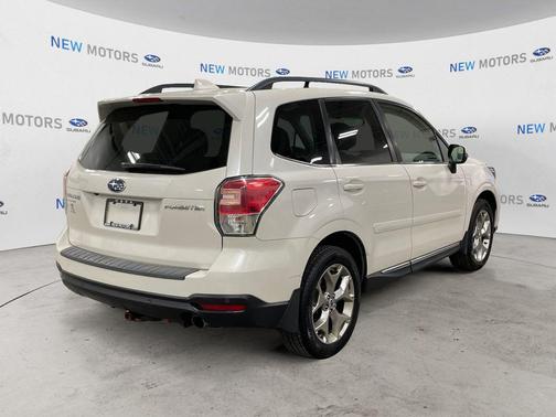 Crystal White Pearl 2018 Subaru Forester 2.5i Touring