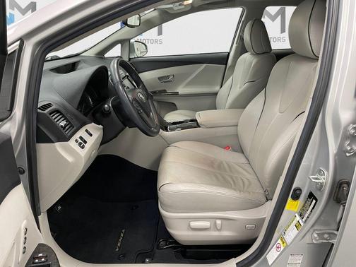 Classic Silver Metallic 2013 Toyota Venza XLE