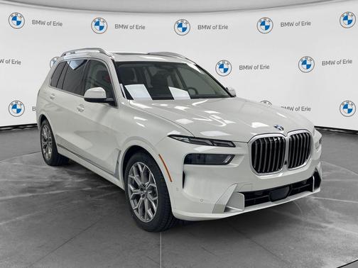 Alpine White 2027 BMW X7 xDrive40i