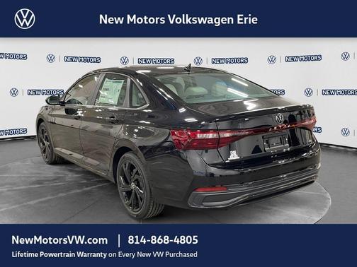 Deep Black Pearl Effect 2026 Volkswagen Jetta 1.5T SE