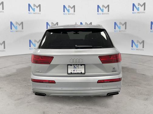 Florett Silver Metallic 2017 Audi Q7 2.0T Premium Plus