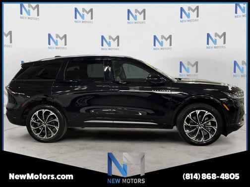Black Metallic 2024 Lincoln Nautilus Reserve
