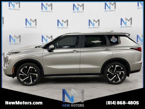 Silver 2024 Mitsubishi Outlander SE