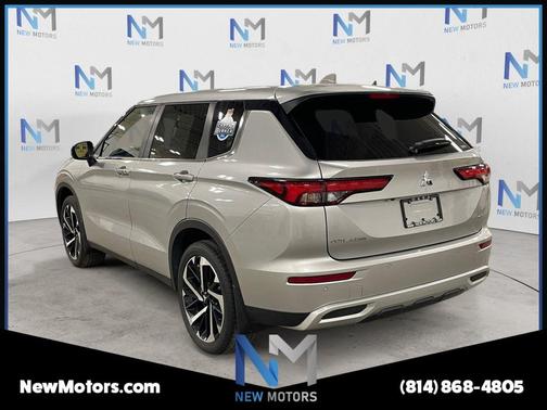 Silver 2024 Mitsubishi Outlander SE