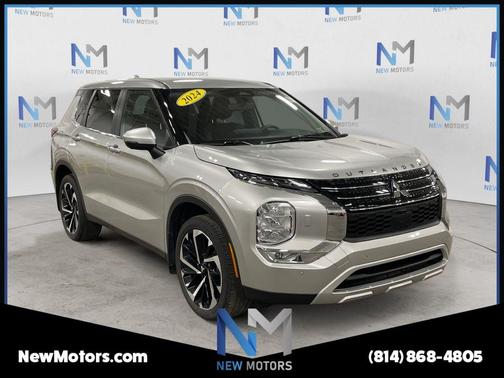 Silver 2024 Mitsubishi Outlander SE
