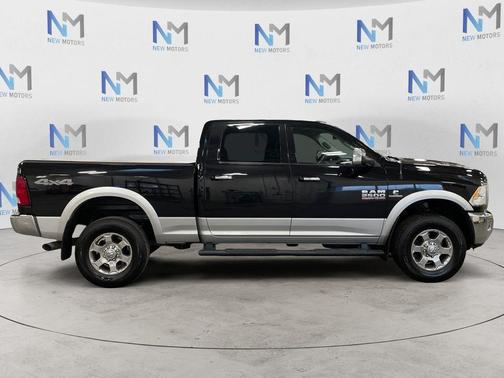 Brilliant Black Crystal Pearlcoat 2018 RAM 2500 Big Horn