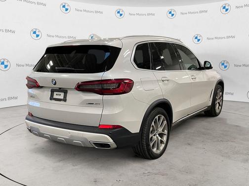 White Metallic 2019 BMW X5 xDrive40i