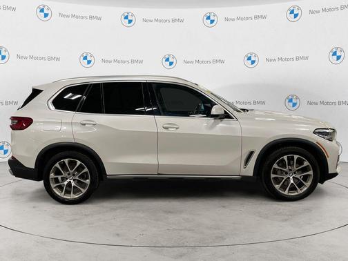 White Metallic 2019 BMW X5 xDrive40i