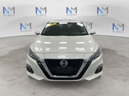 White 2019 Nissan Altima 2.5 SV