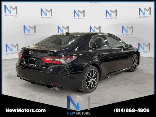 Midnight Black Metallic 2022 Toyota Camry SE