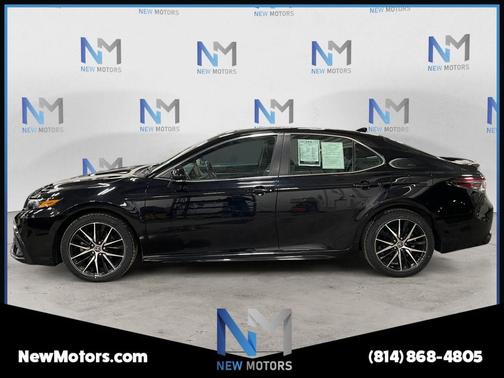 Midnight Black Metallic 2022 Toyota Camry SE
