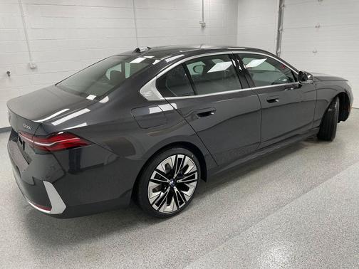 2025 BMW 530 i xDrive