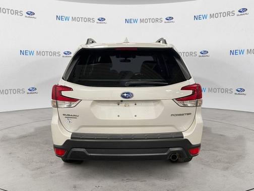 Crystal White Pearl 2021 Subaru Forester Limited
