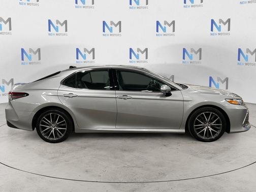 Celestial Silver Metallic 2021 Toyota Camry XLE