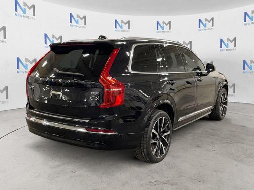 2023 Volvo XC90 B5 Plus