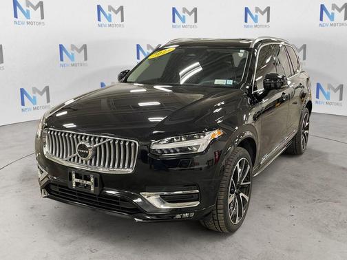 2023 Volvo XC90 B5 Plus