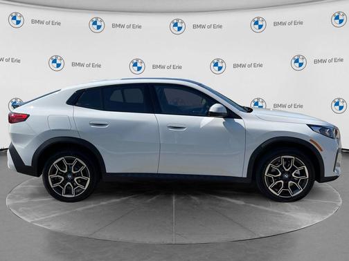 Alpine White 2026 BMW X2 xDrive28i