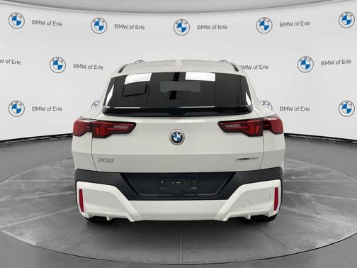 Alpine White 2026 BMW X2 xDrive28i