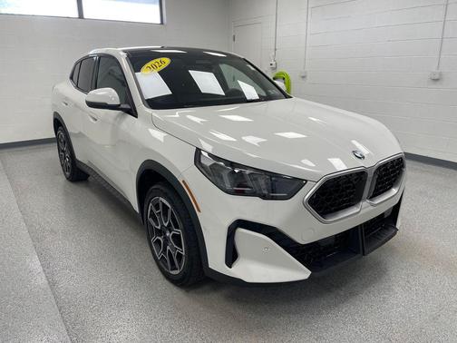 Alpine White 2026 BMW X2 xDrive28i