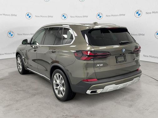 Manhattan Green Metallic 2026 BMW X5 PHEV xDrive50e