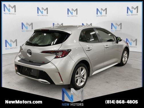 Classic Silver Metallic 2021 Toyota Corolla Hatchback SE