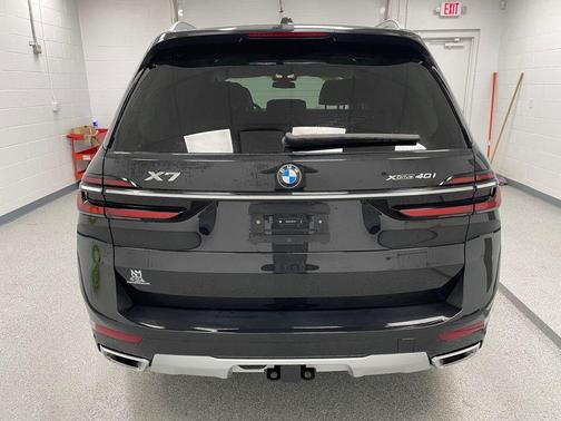 Black Sapphire Metallic 2026 BMW X7 xDrive40i