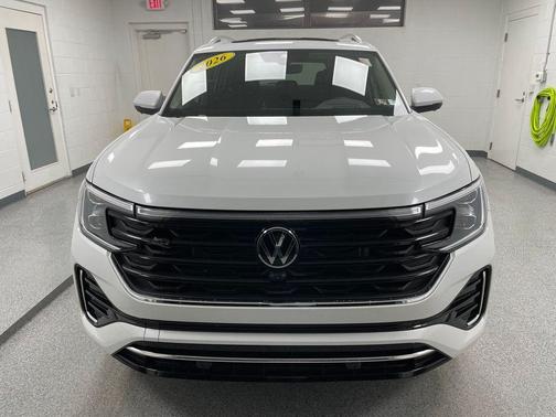 Opal White Pearl 2026 Volkswagen Atlas 2.0T SEL Premium R-Line