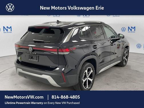Deep Black Pearl Effect 2026 Volkswagen Tiguan 2.0T SE