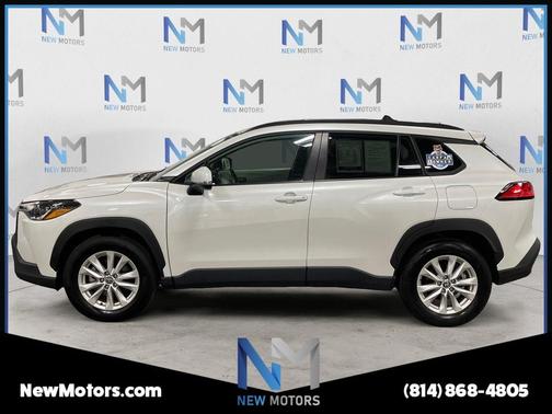 Pearl 2023 Toyota Corolla Cross LE