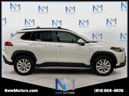 Pearl 2023 Toyota Corolla Cross LE