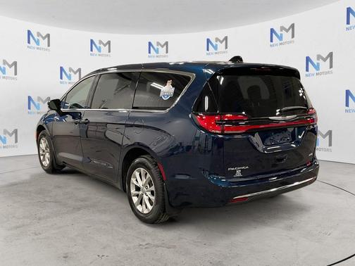 Blue Pearl 2025 Chrysler Pacifica Select