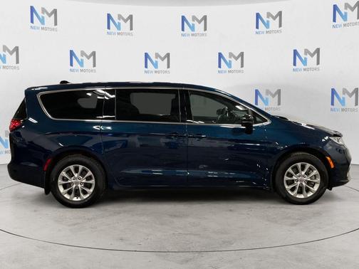 Blue Pearl 2025 Chrysler Pacifica Select
