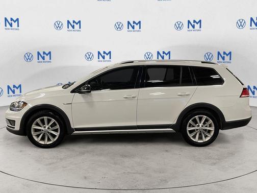 Pure White 2019 Volkswagen Golf Alltrack TSI SE
