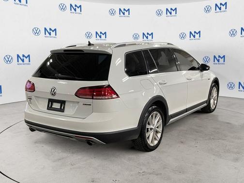Pure White 2019 Volkswagen Golf Alltrack TSI SE