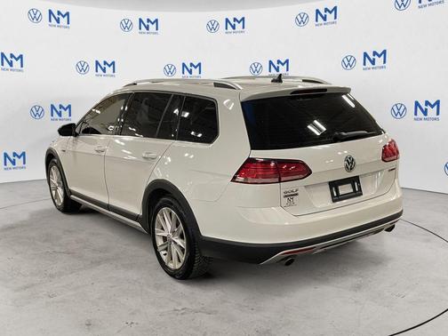 Pure White 2019 Volkswagen Golf Alltrack TSI SE