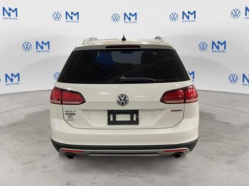 Pure White 2019 Volkswagen Golf Alltrack TSI SE