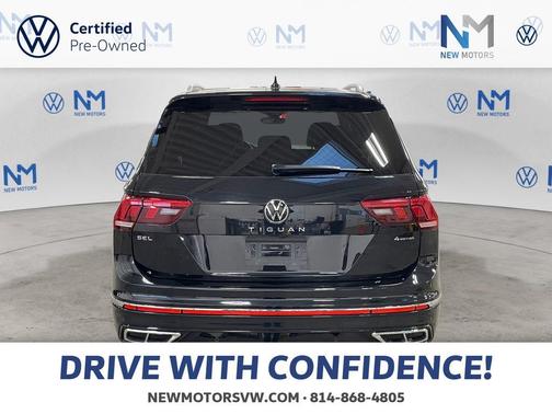 Deep Black Pearl Effect 2024 Volkswagen Tiguan 2.0T SEL R-Line