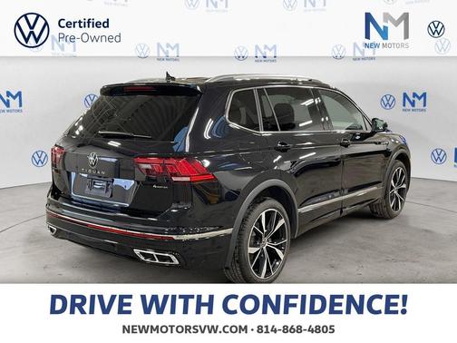 Deep Black Pearl Effect 2024 Volkswagen Tiguan 2.0T SEL R-Line