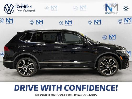 Deep Black Pearl Effect 2024 Volkswagen Tiguan 2.0T SEL R-Line