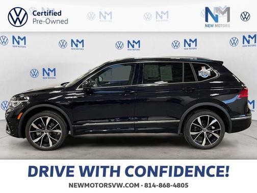 Deep Black Pearl Effect 2024 Volkswagen Tiguan 2.0T SEL R-Line