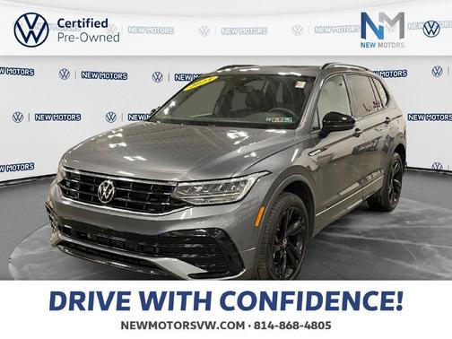 Platinum Gray Metallic 2023 Volkswagen Tiguan 2.0T SE R-Line Black