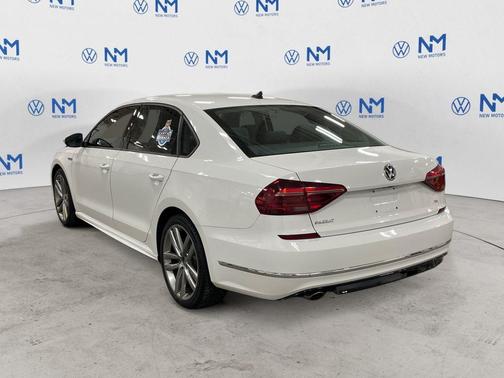 Pure White 2018 Volkswagen Passat 2.0T R-Line